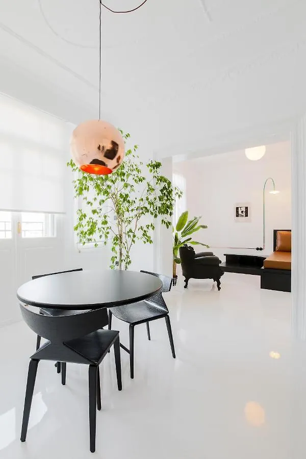 Trilogy Black Thessaloniki Apartment